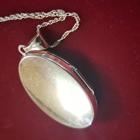 Vintage 9kt Gold Precious Moments Locket - Picture 5 of 8